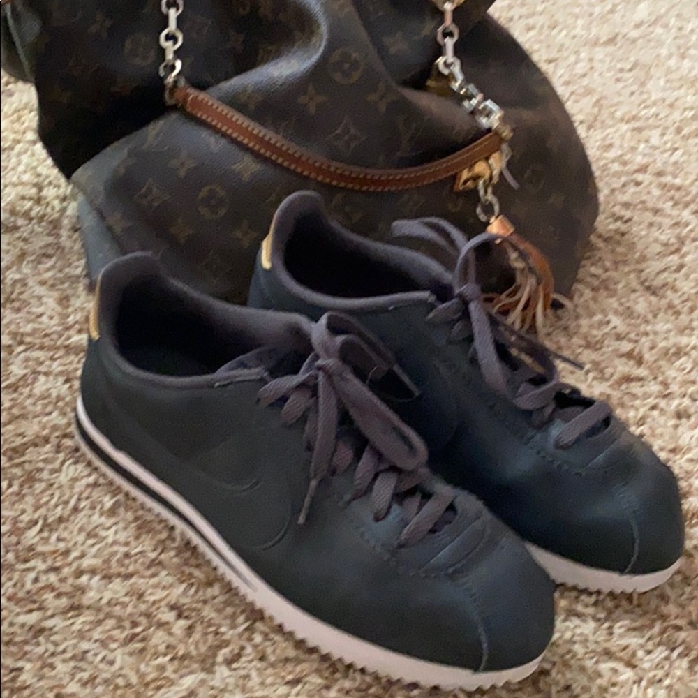 Nike Shoes Sz 9